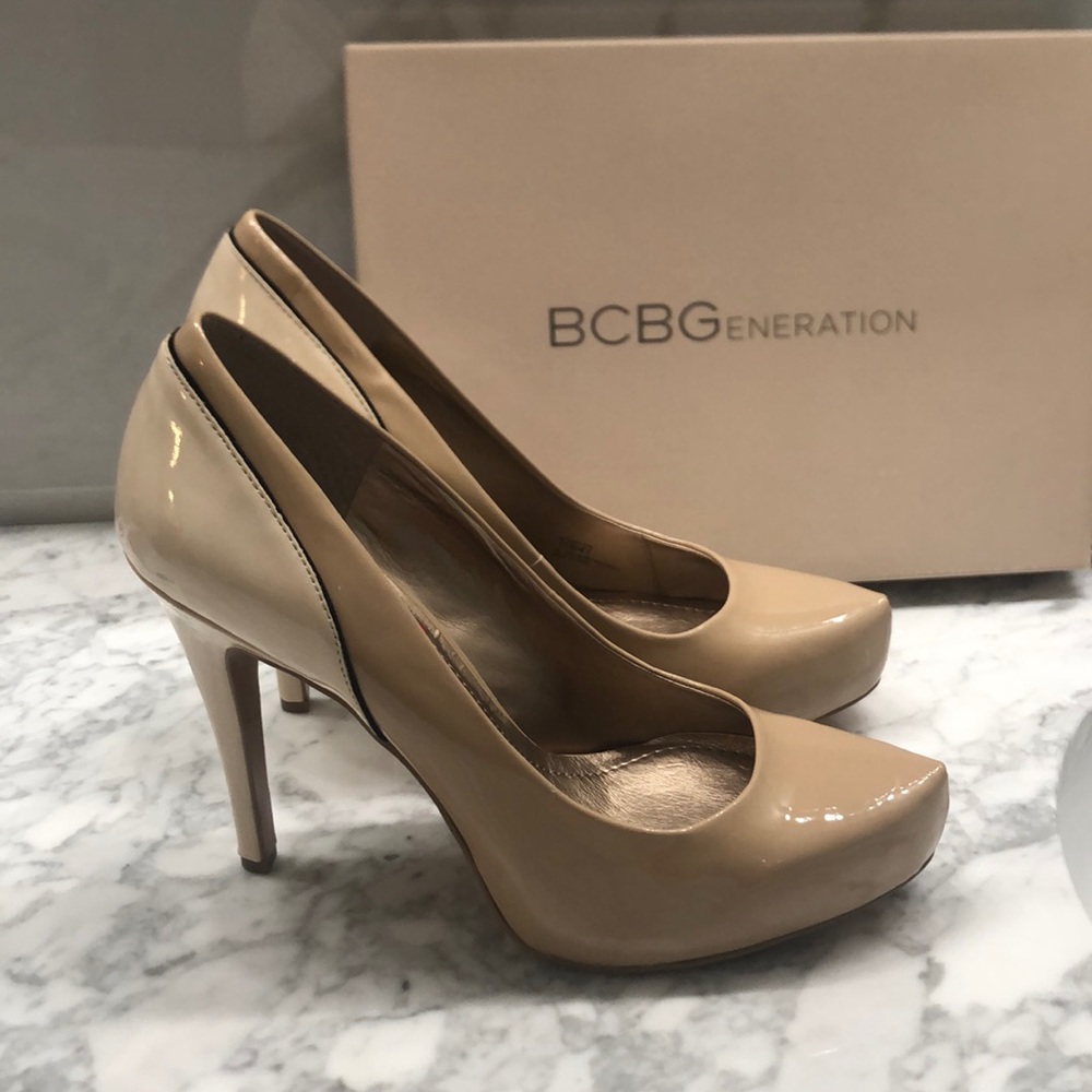BCBG - size 11 - Nude heels new